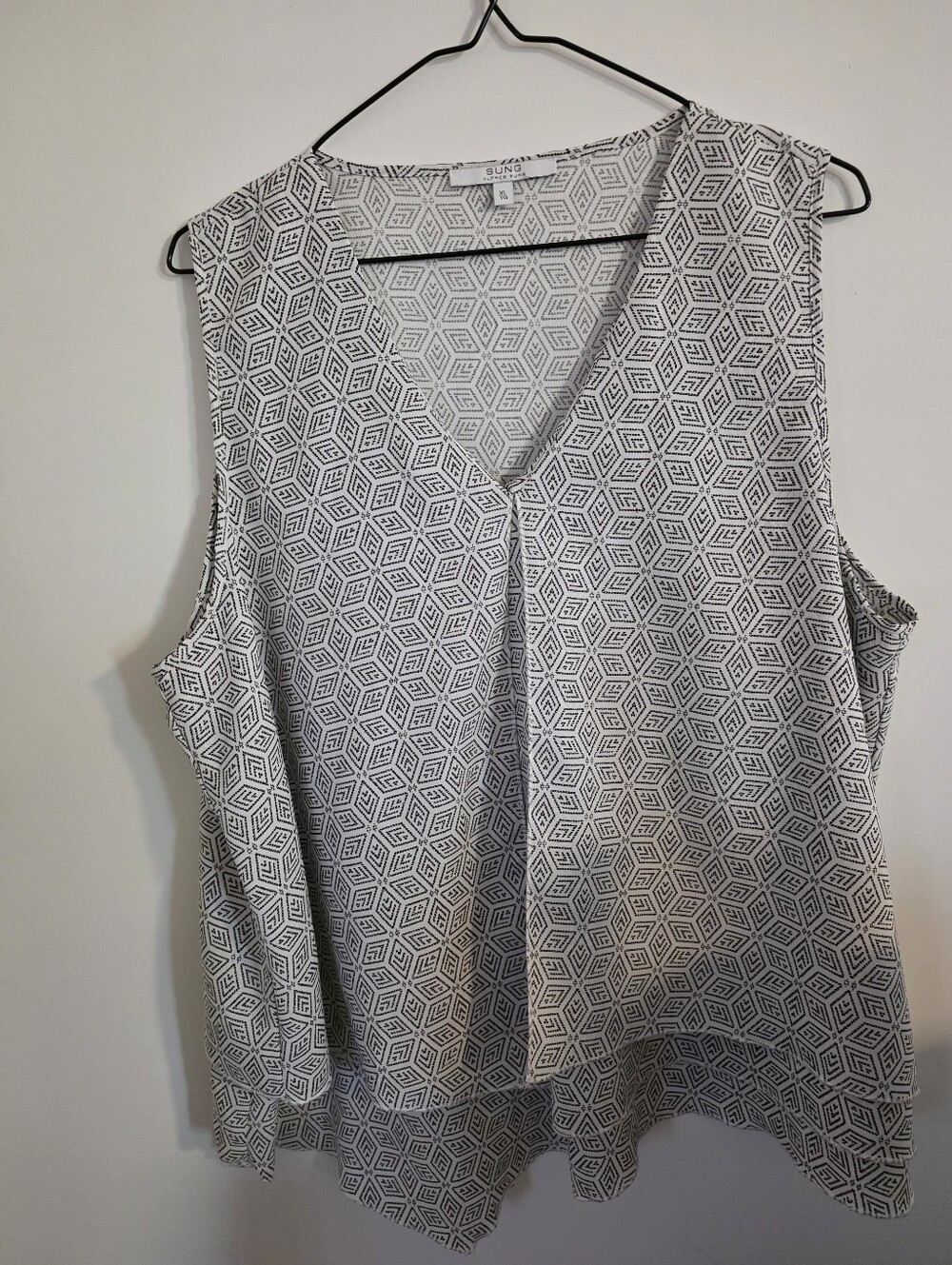 Sung, Black Geometric Patterns On White, Sleeveless Flowy Top.